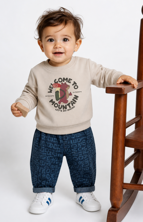 Hiking Teddy Pullover with Denim Pant
